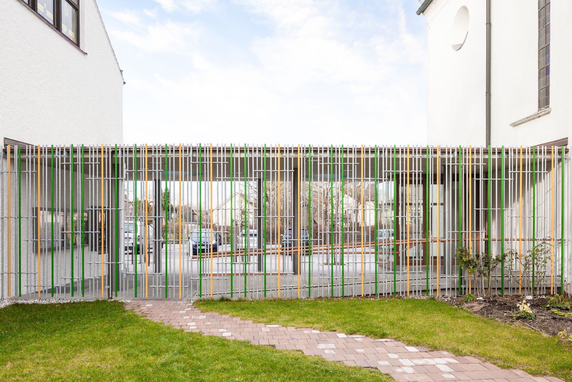 Referenz Kirchenvordach zum kostbaren Blut Christi Foto Dach